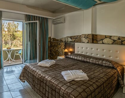 Hotel Eliros Mare: fotografie vybavení exteriérů a interiérů ubytování.