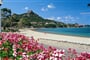 Pohled na pláž a moře, Cannigone, Sardinie