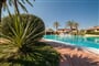 Hotelový bazén, San Teodoro, Sardinie, Itálie