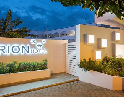 Hotel Orion: fotografie vybavení exteriérů a interiérů ubytování.