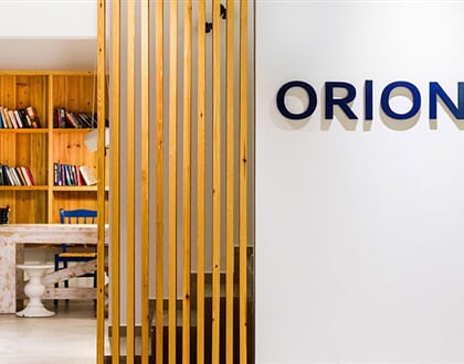 Hotel Orion: fotografie vybavení exteriérů a interiérů ubytování.