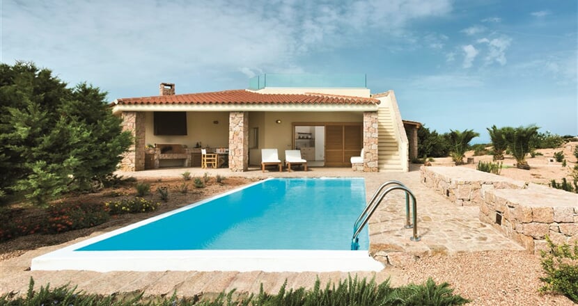 Vila ROMASINU s výhledem na moře a privátním bazénem, Isola Rossa, Sardinie, Itálie