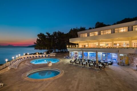 Ostrov Hvar - Jelsa, Hotel Fontána