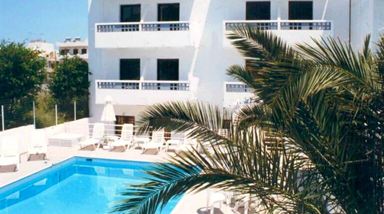 Aparthotel Anna: fotografie vybavení exteriérů a interiérů ubytování.