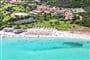 Letecký pohled na celý resort, Golfo di Marinella, Sardinie