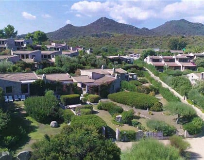 Pohled na komplex residence, Castiadas, Sardinie