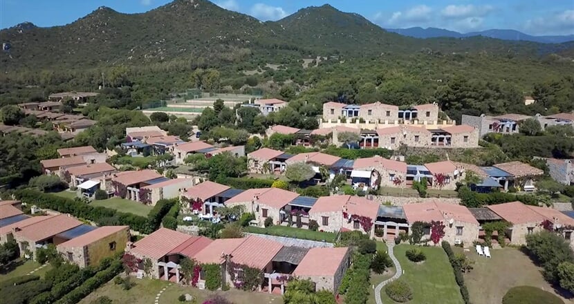 Pohled na vily PIETRA, Castiadas, Sardinie