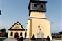 Polsko - Čermná - kostel sv.Bartoloměje, před 1384, přestavěn 1783, v kostnici kosti obětí 30leté války a cholerových epidemií
