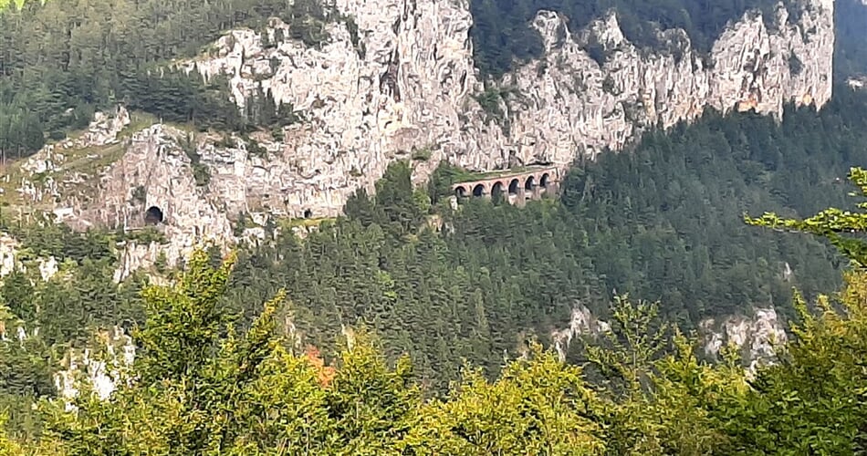 Rakousko - na trati Semeringbahn je 15 tunelů, 16 viaduktů a přes 100 mostů (foto A.Frčková)