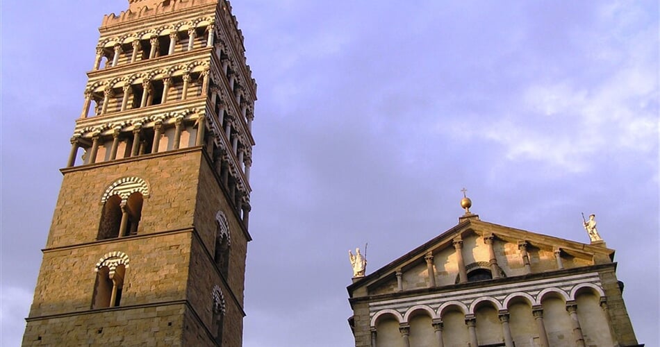 Itálie - Pistoia, katedrála San Zeno, kampanila z 12.sol, původně strážní věž