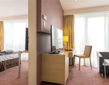 151 ParkInn Sarvar int778