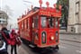 Švýcarsko - Curychem projíždí tahle speciální adventní tramvaj
