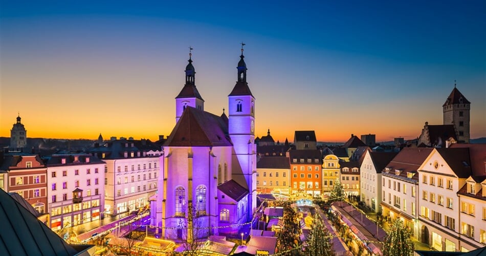 Německo - Vánoční trh na Starém městě v Regensburgu