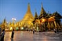 Pagoda Shwedagon v noci