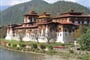 Opevněný klášter Punakha leží na šíji mezi dvěma řekami