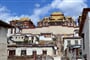 Zhongdian – vstupní schodiště do kláštera