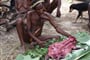 Západní Papua - pečení prasete
