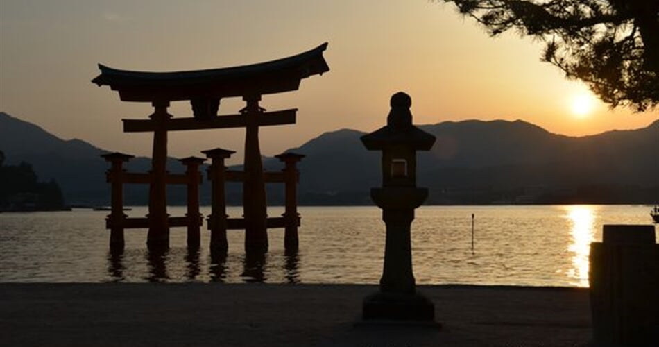 Brána torii na ostrově Mijadžima
