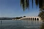 Most sedmnácti oblouků na jezeře Kunming v Letním paláci, Peking