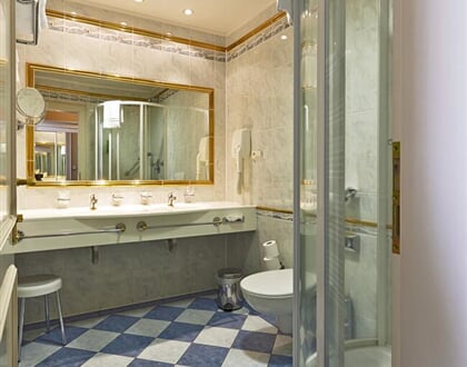 282 double superior plus bathroom