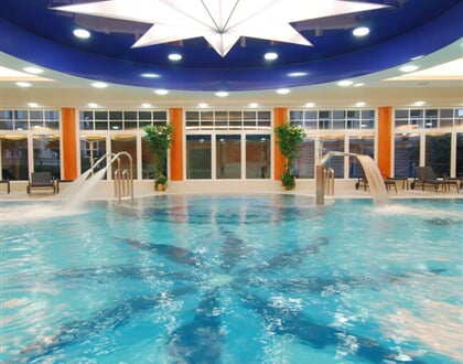 286 hvezda pool indoor