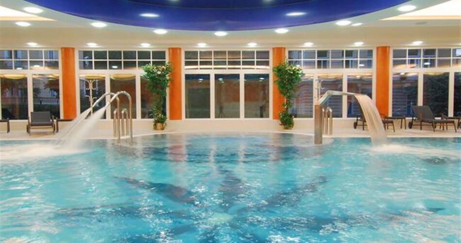 286 hvezda pool indoor