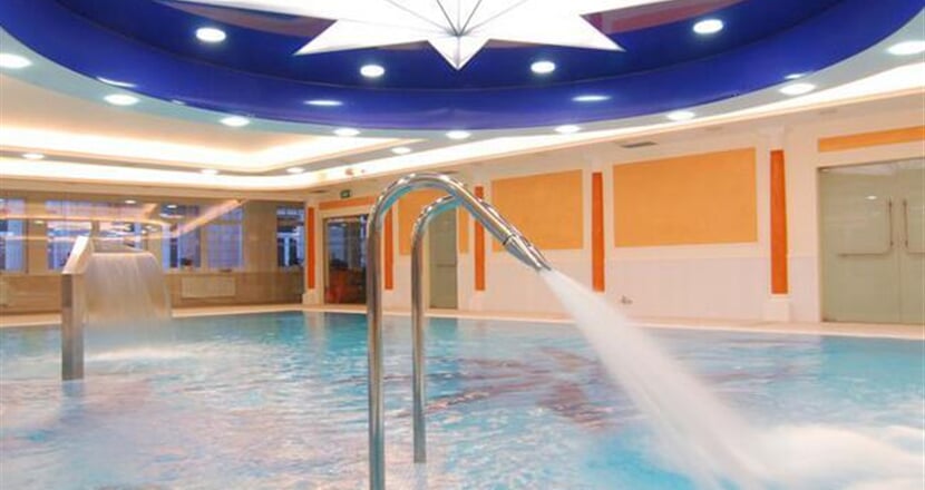 286 hvezda pool indoor2