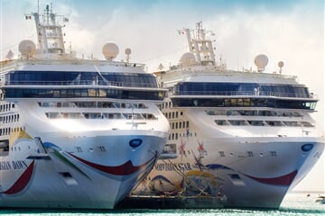 cruises 2078793 1920