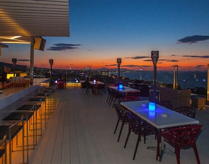 Hotel Kipriotis Panorama & Suites: fotografie vybavení exteriérů a interiérů ubytování.