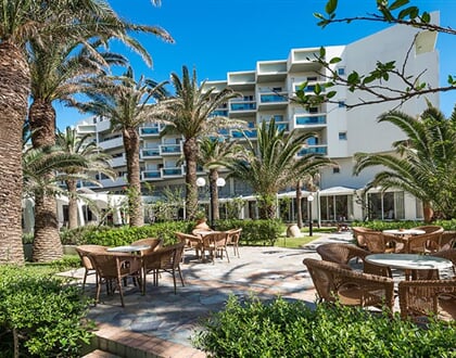 Hotel Apollo Beach: fotografie vybavení exteriérů a interiérů ubytování.