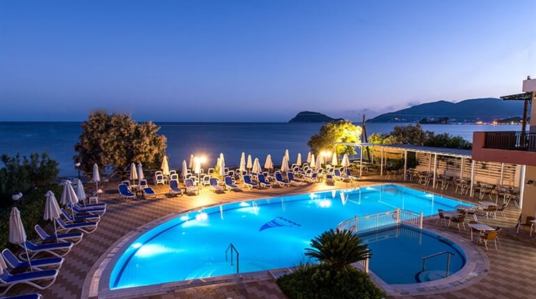 Hotel Mediterranean Beach: fotografie vybavení exteriérů a interiérů ubytování.